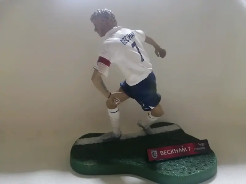 Figura coleccionable de futbolista Beckham - 1