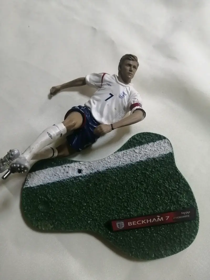 Figura coleccionable de futbolista Beckham - 3