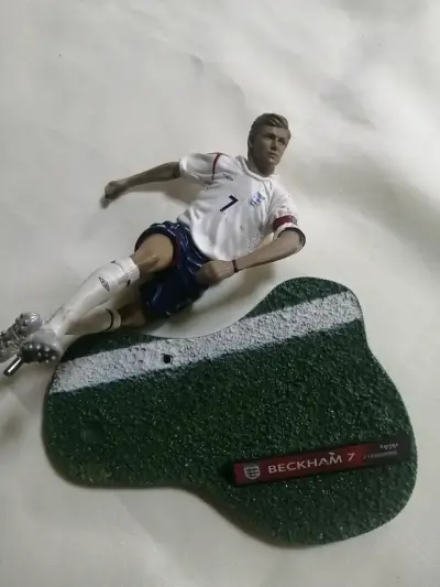 Figura coleccionable de futbolista Beckham - miniatura 3