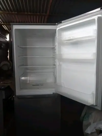 Refrigerador Winia de acero inoxidable - miniatura 2
