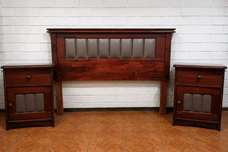 Juego de dormitorio de madera con respaldo y velad - 1