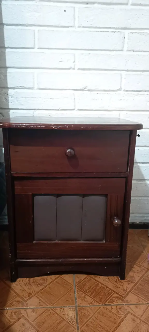 Juego de dormitorio de madera con respaldo y velad - 2