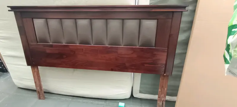 Juego de dormitorio de madera con respaldo y velad - 4