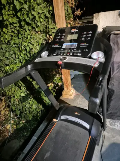 Caminadora eléctrica Ten Series con inclinación ajustable - miniatura 1