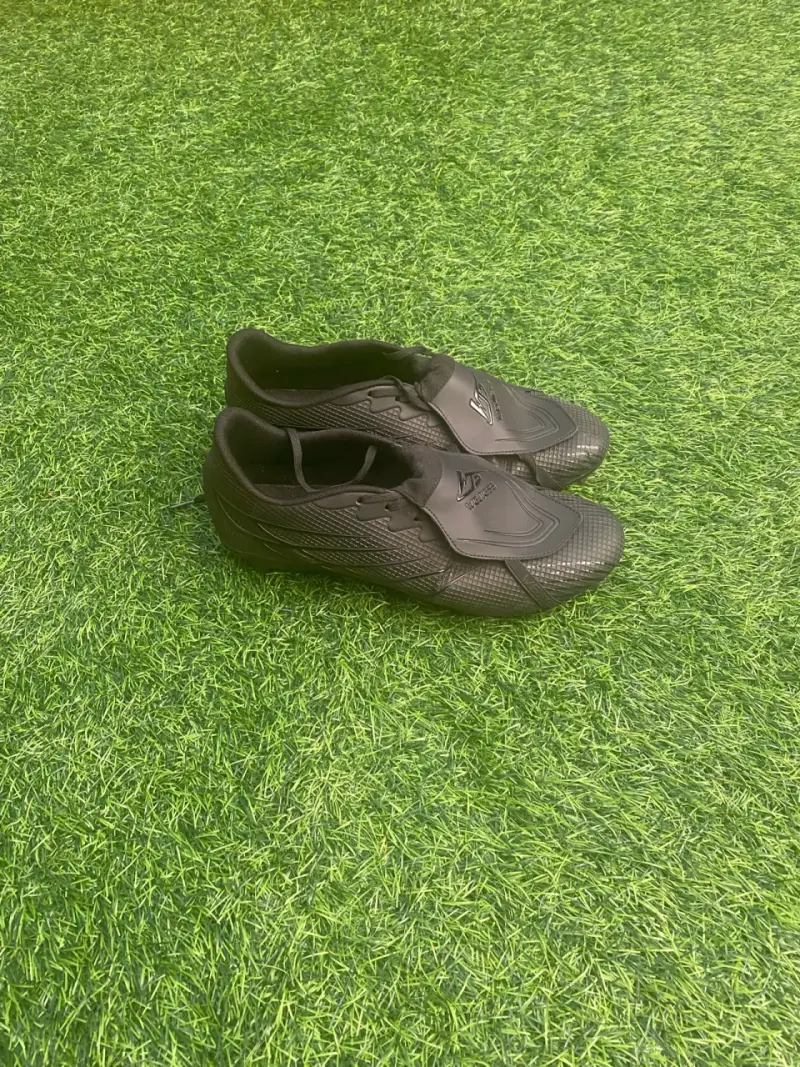 Botines de fútbol negros para césped - 1