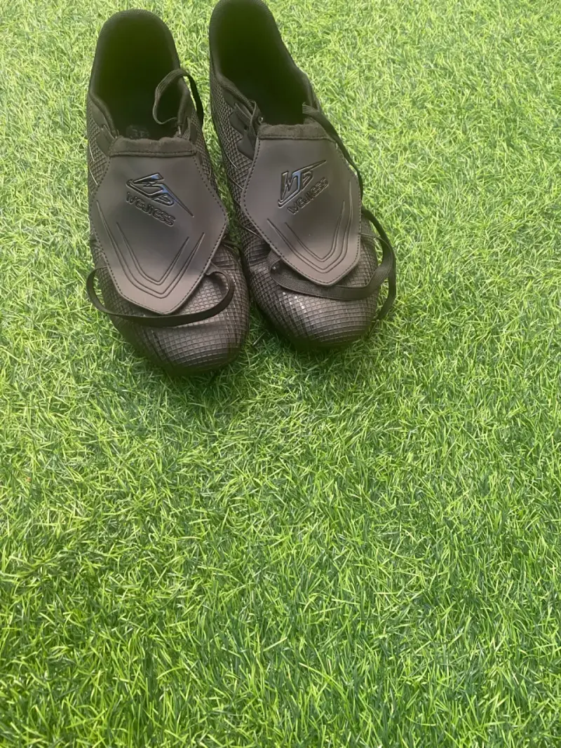 Botines de fútbol negros para césped - 2