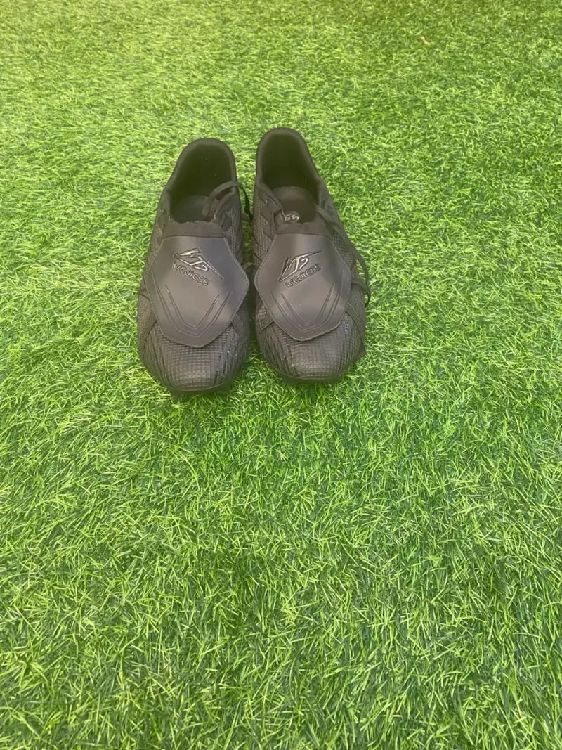 Botines de fútbol negros para césped - 5