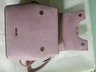 Bolso de mano/mochila rosa con diseño elegante. - miniatura 3