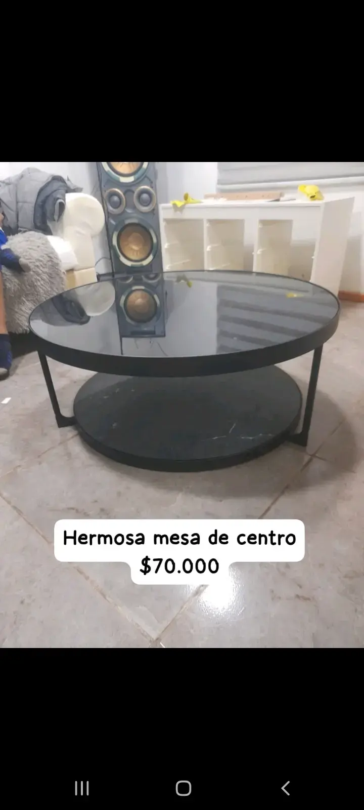 Mesa de centro redonda de vidrio y metal