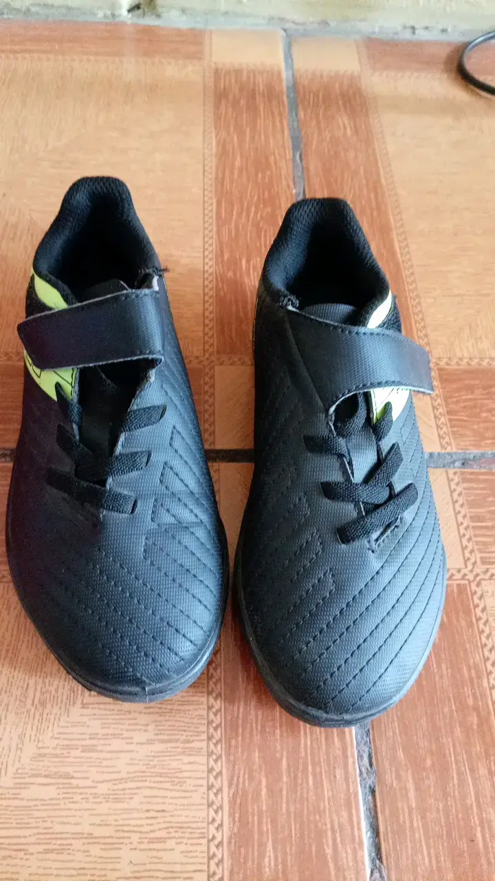 Zapatos escolares negros para niños con velcro - 2