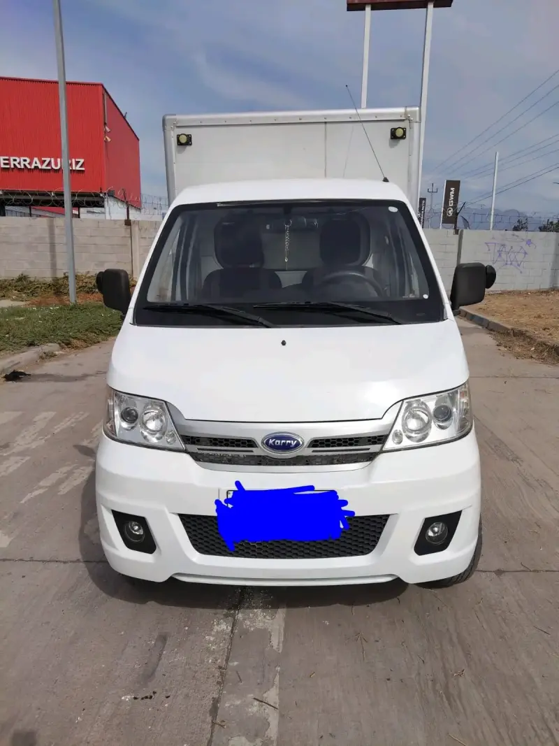 Camioneta Karry blanca en buen estado