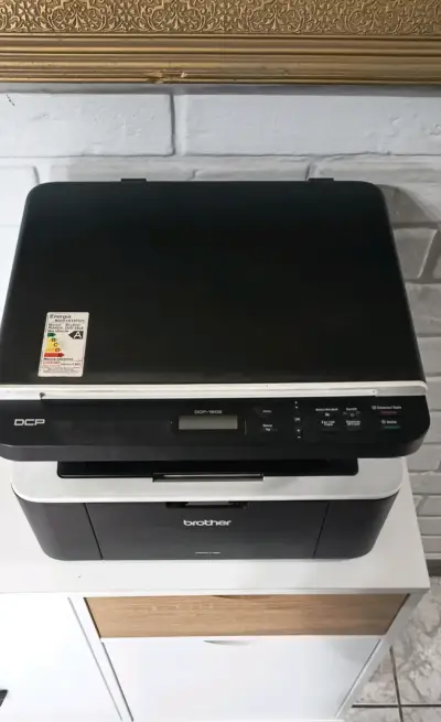 Impresora multifuncional Brother DCP-1602 en buen estado - miniatura 1