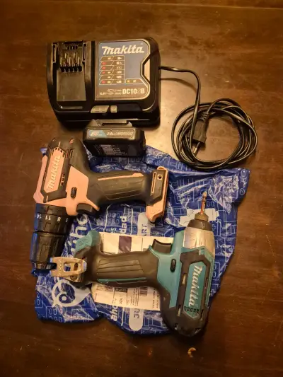 Kit de taladros Makita con cargador y batería - miniatura 1