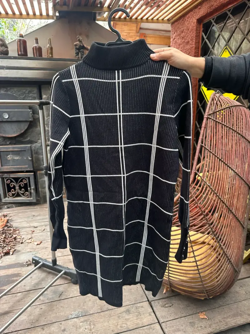 Vestido de punto negro con diseño de cuadros - 2