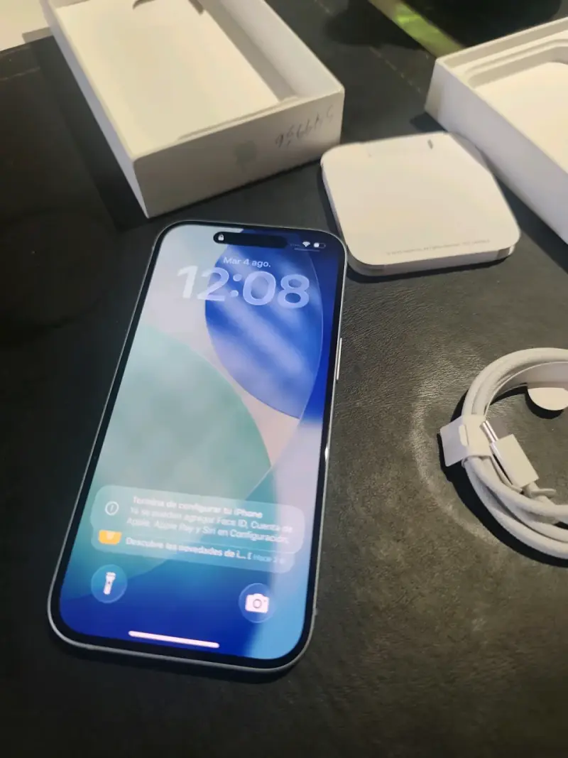 iPhone 15 en buen estado con caja y accesorios - 3