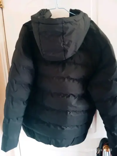Chaqueta acolchada negra con capucha para hombre - miniatura 2