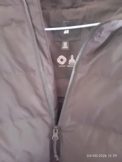 Chaqueta acolchada negra con capucha para hombre - miniatura 3