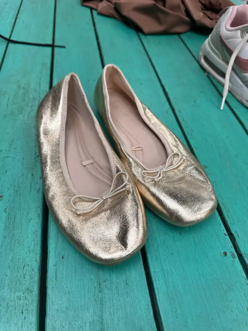 Bailarinas doradas Zara metálicas para mujer
