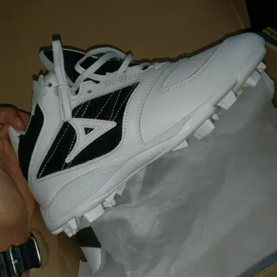 Zapatos de béisbol-softbol Pirma blancos y negros - miniatura 1