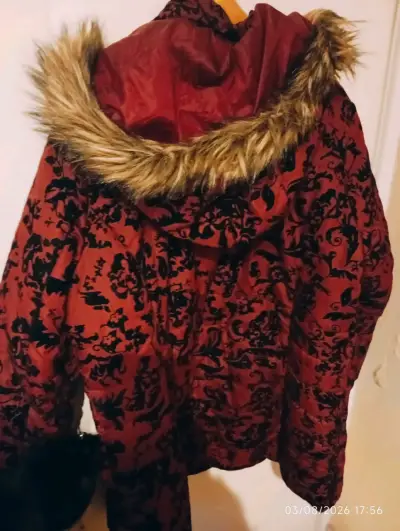 Abrigo de invierno con capucha y diseño floral - miniatura 2