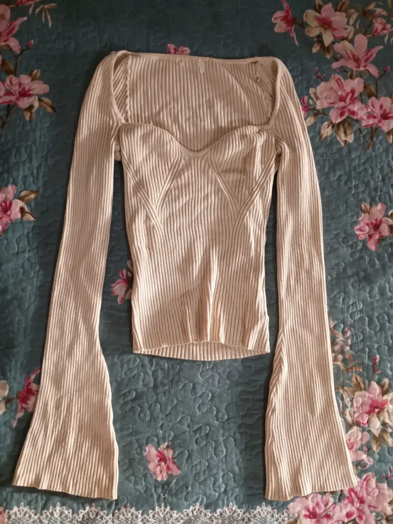 Top de manga larga beige acanalado