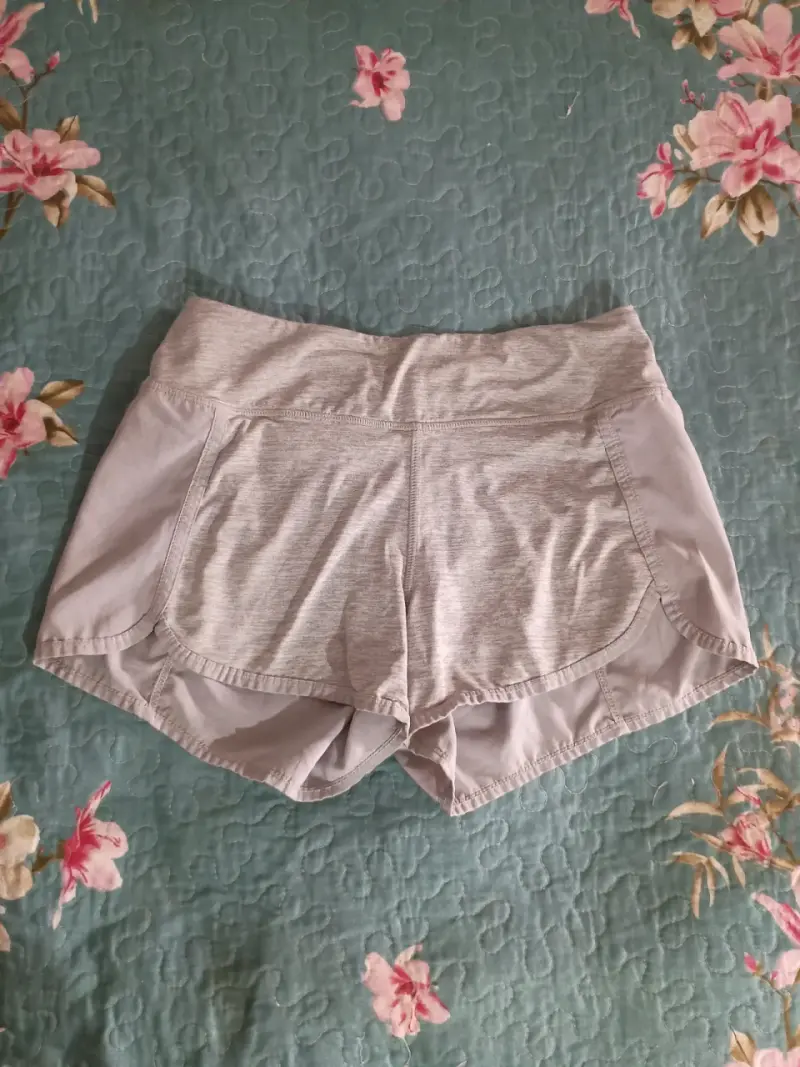Shorts deportivos grises Reebok para mujer - 1
