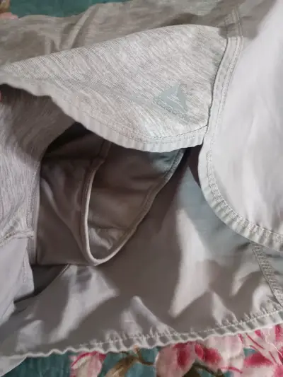 Shorts deportivos grises Reebok para mujer - miniatura 3
