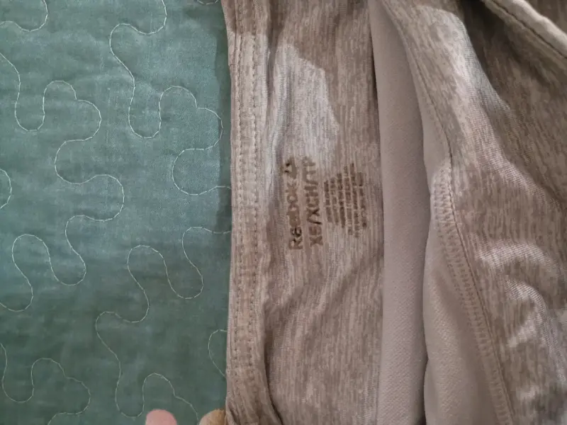 Shorts deportivos grises Reebok para mujer - 5