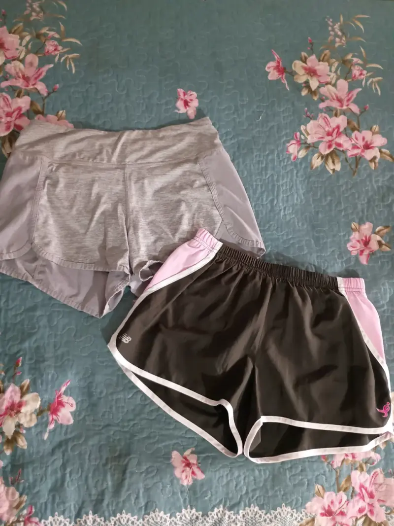 Shorts deportivos New Balance para mujer - 1
