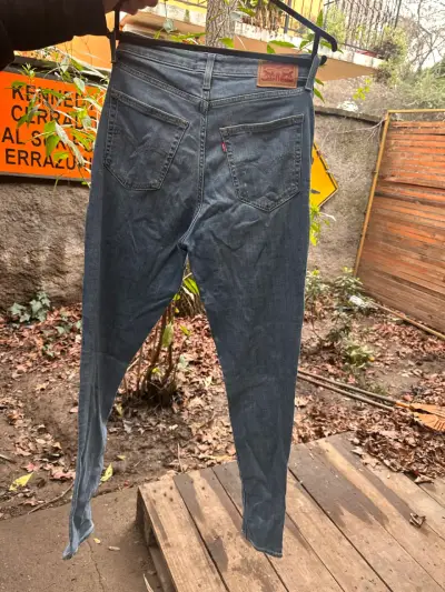 Jeans ajustados de mezclilla azul para mujer - miniatura 2