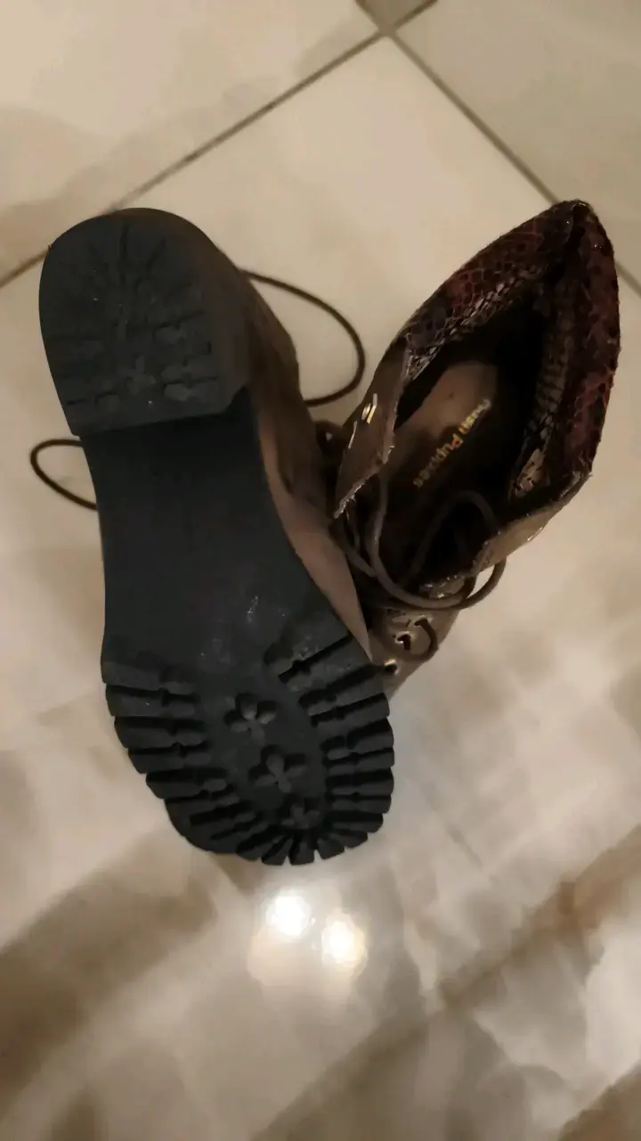 Botines de cuero con tacón y detalle de serpiente - 2