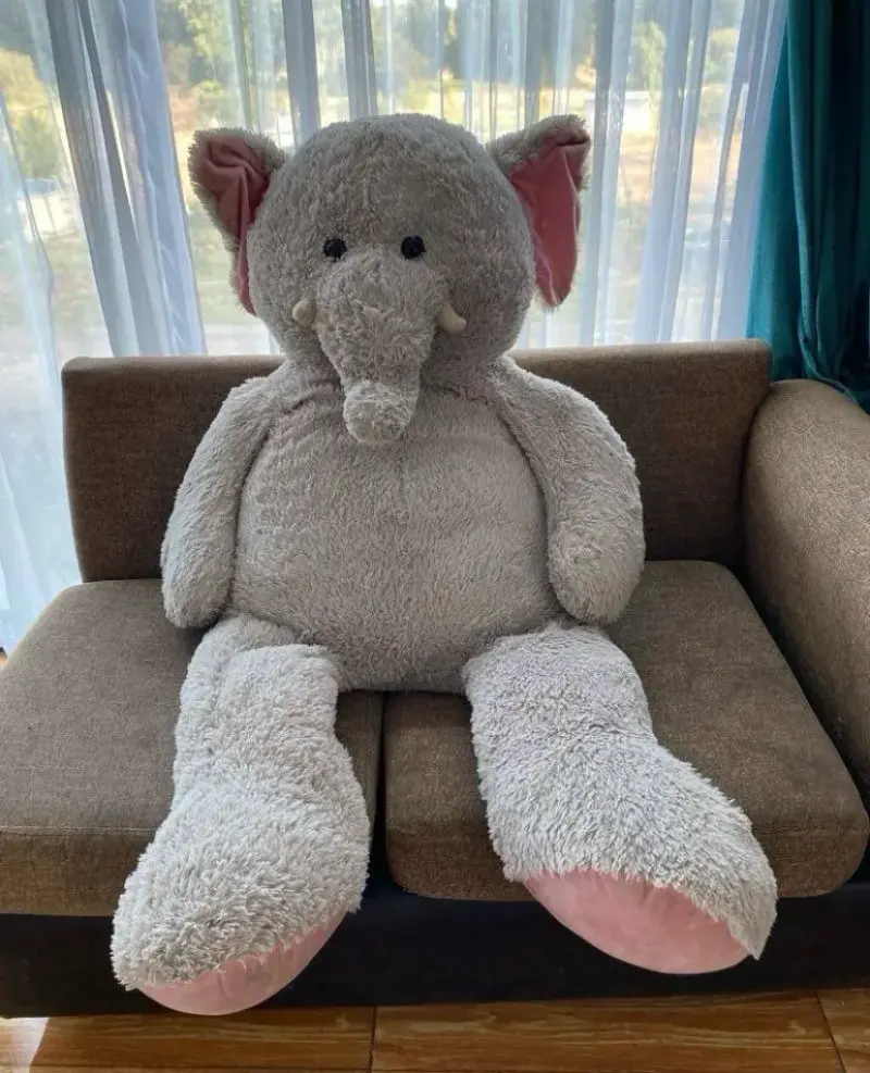 Peluche gigante de elefante gris