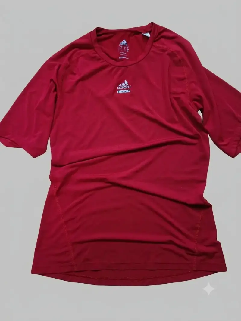 Polera deportiva roja Adidas para hombre - 1