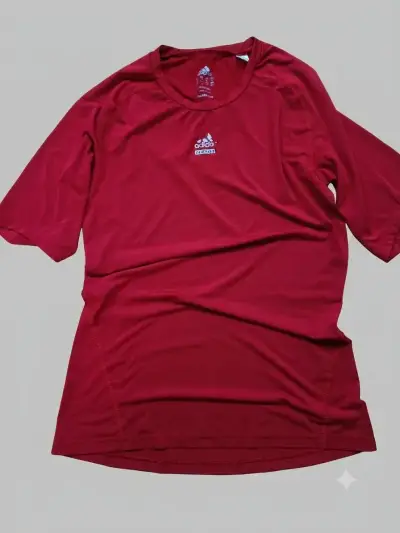 Polera deportiva roja Adidas para hombre - miniatura 1