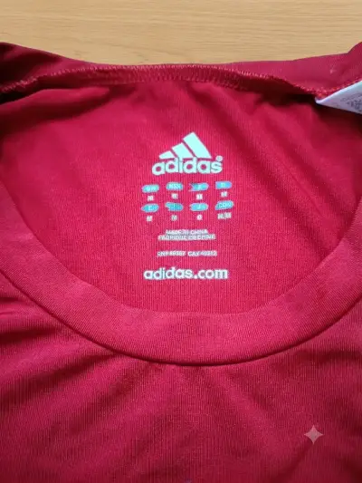 Polera deportiva roja Adidas para hombre - miniatura 2