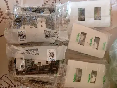 Placas y portalámparas Schneider Electric nuevos - miniatura 2