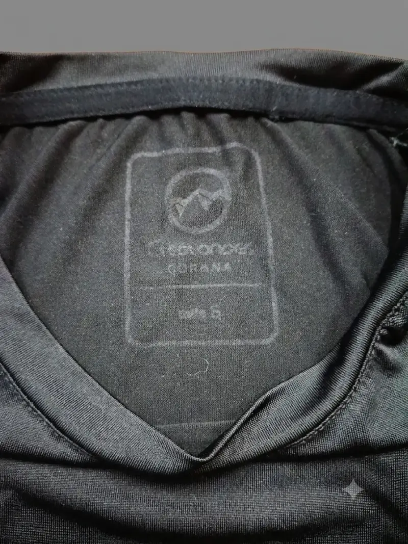 Polera manga larga negra deportiva Grana - 2