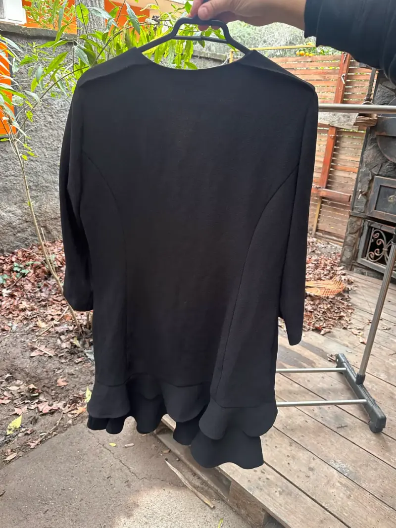Vestido negro con cierre frontal Merletti - 2