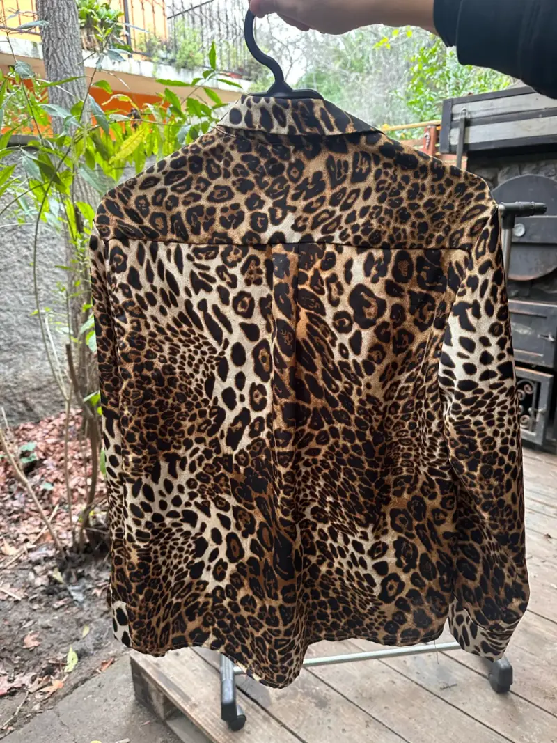 Blusa de mujer estampado animal print - 2