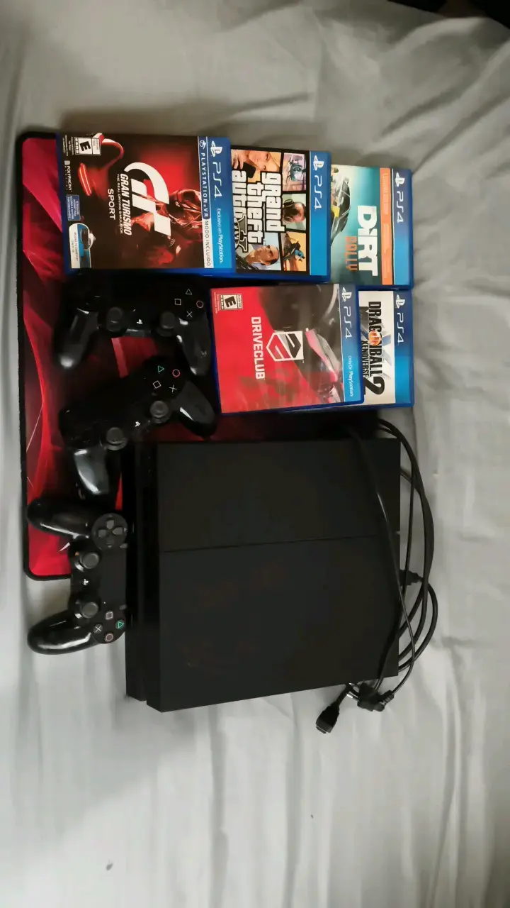Consola PS4 con juegos y mandos - 1
