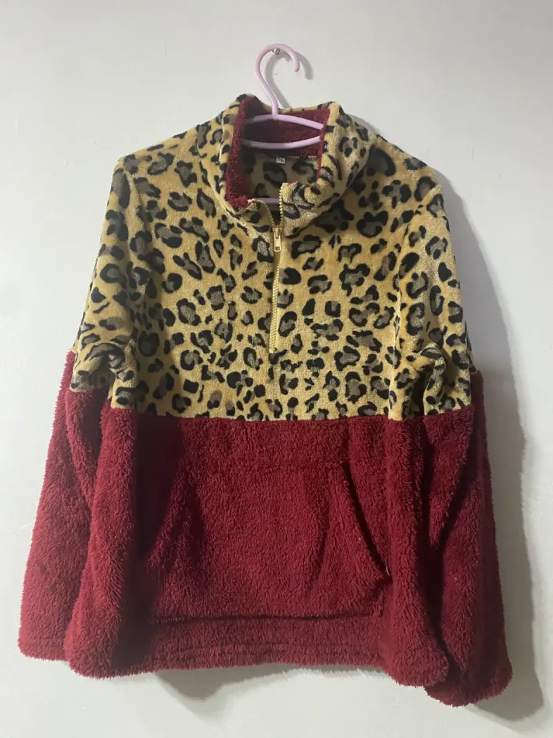 Polerón de polar con estampado animal print