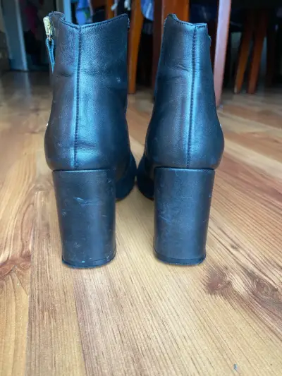 Botines de cuero negro con tacón alto - miniatura 4