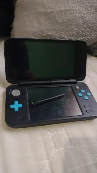 Consola portátil Nintendo 2DS XL con lápiz táctil - miniatura 1