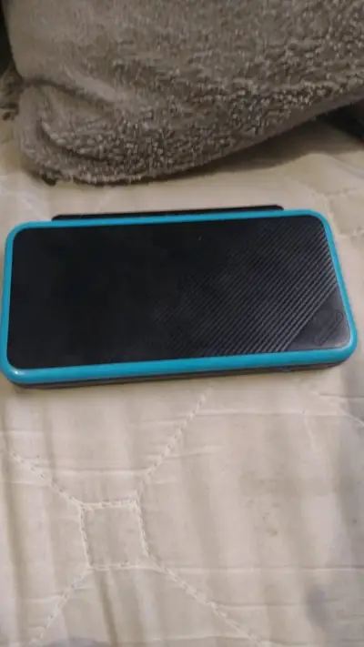 Consola portátil Nintendo 2DS XL con lápiz táctil - miniatura 4