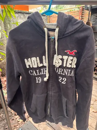 Polerón con capucha Hollister California 1922 - miniatura 1