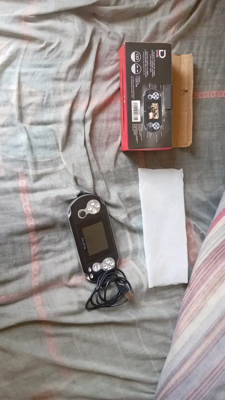 Consola de Juegos Clásica Portátil Compatible - 2