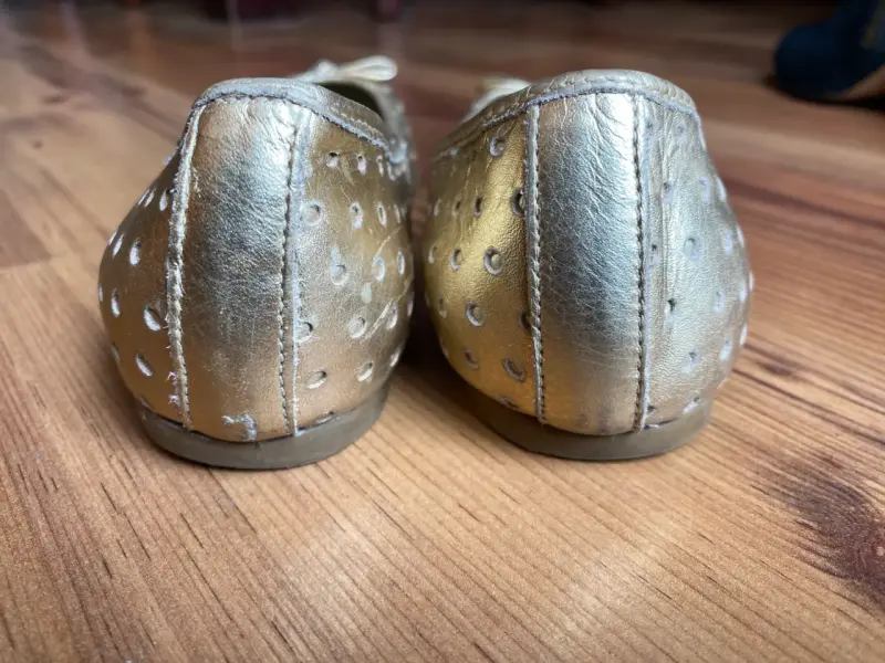 Bailarinas doradas de cuero Gacel con diseño - 4