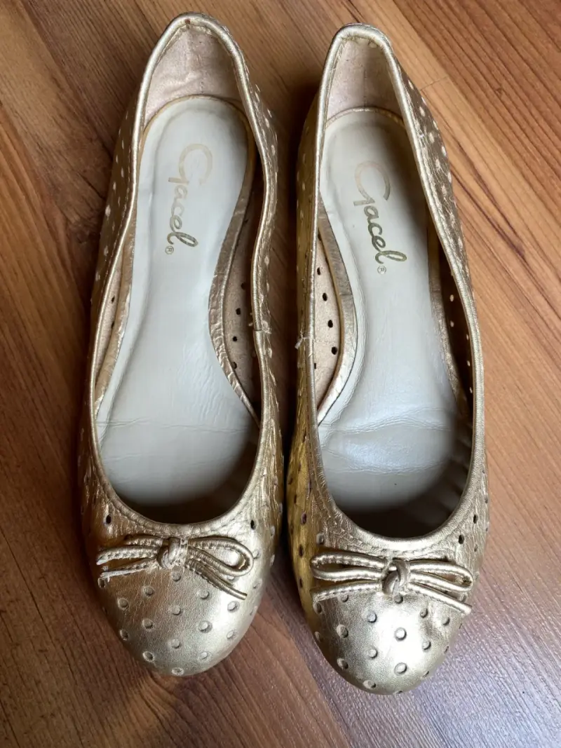 Bailarinas doradas de cuero Gacel con diseño - 5