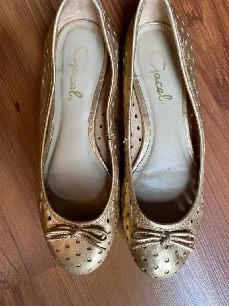 Bailarinas doradas de cuero Gacel con diseño - 6