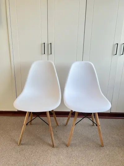 Par de sillas Eames blancas - Excelente estado - miniatura 1